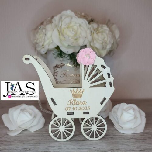 Drewniany wózek - pamiątka Chrztu Świętego